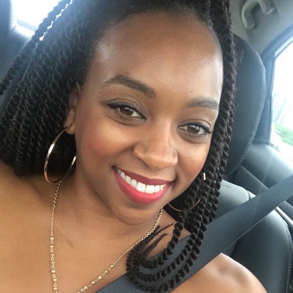 Meet your Posher, Whitney - Picture 1 of 1